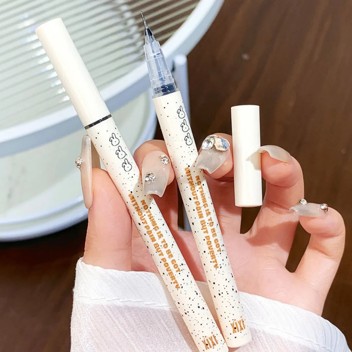 0.05mm slim eyeliner is smooth and durable, slim, quick-drying, long-lasting eyeliner, 4 colors, waterproof, non-smudging